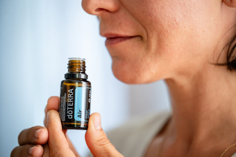 Sabrina Meier richten einem doTERRA Öl